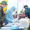 Triển khai lấy mẫu hài cốt liệt sỹ để phục vụ giám định ADN tại Nghĩa trang liệt sĩ Yên Nam phường Duy Tiên Ninh Bình. (Ảnh: Đại Nghĩa/TTXVN)