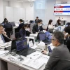 Giao dịch viên tại một công ty chứng khoán ở Tokyo, Nhật Bản. (Ảnh: Kyodo/TTXVN)