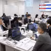 Giao dịch viên tại một công ty chứng khoán ở Tokyo, Nhật Bản. (Ảnh: Kyodo/TTXVN)