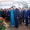 Tổng Bí thư, Chủ tịch nước Tô Lâm và Phu nhân cùng đoàn đại biểu cấp cao Việt Nam tưởng nhớ Chủ tịch Hồ Chí Minh. (Ảnh: Thống Nhất/TTXVN)