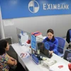 Hoạt động giao dịch tại Eximbank chi nhánh Hà Nội (19 Trần Hưng Đạo). (Ảnh: Thanh Tùng-TTXVN)