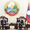 Thủ tướng Lào Sonexay Siphandone tiếp Phó Thủ tướng Nguyễn Chí Dũng. (Ảnh: Xuân Tú/TTXVN)