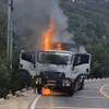 Xe chở bia bốc cháy trên đèo Mimosa. (Ảnh: Báo Thanh Niên)