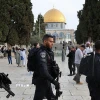 Lực lượng an ninh Israel được triển khai tại Đền thờ Hồi giáo Al-Aqsa. (Ảnh: Getty Images/TTXVN)