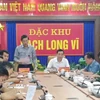 Lãnh đạo Đặc khu Bạch Long Vĩ đang chỉ đạo các đơn vị chủ động phòng chống bão số 3. (Ảnh: TTXVN phát)