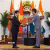 Tổng Bí thư, Chủ tịch nước Tô Lâm và Thủ tướng Cộng hòa Ấn Độ Narendra Modi chứng kiến lễ trao các văn kiện hợp tác giữa 2 nước. (Ảnh: Thống Nhất/TTXVN)