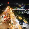Một tuyến phố vào buổi tối ở vịnh Hạ Long. (Ảnh: TTXVN phát)