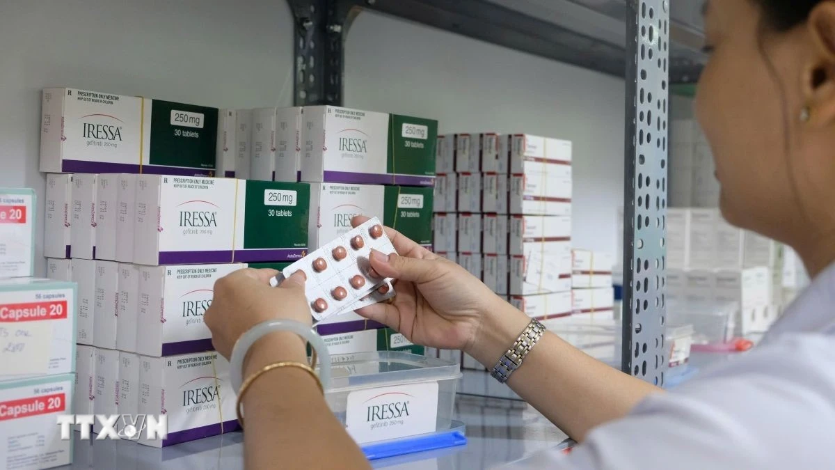 Hà Nội tăng cường quản lý, bình ổn giá thuốc và thiết bị y tế