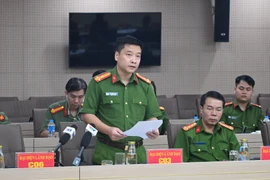 Thượng tá Vũ Thanh Tùng, Phó Cục trưởng Cục Cảnh sát điều tra tội phạm về tham nhũng, kinh tế, buôn lậu, Bộ Công an phát biểu tại Họp báo. (Ảnh: Bộ Công an)