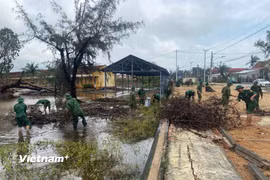 Bộ đội Biên phòng Đắk Lắk hỗ trợ người dân vùng lũ sớm ổn định cuộc sống