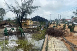 Bộ đội Biên phòng Đắk Lắk hỗ trợ người dân vùng lũ sớm ổn định cuộc sống