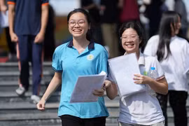Toàn cảnh kỳ thi lớp 10 Hà Nội: Phụ huy tạm thở phào, gần 124 nghìn học trò "nín thở”