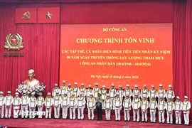 Bộ Công an tôn vinh 80 điển hình tiên tiến lực lượng Tham mưu Công an nhân dân. (Ảnh: Hằng Trần/Vietnam+)