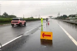 Cấm đường cao tốc từ nút giao Nghi Sơn, Thanh Hóa km380 đến nút giao Vũng Áng - Hà Tĩnh, Km568 +500. (Ảnh: Cục Cảnh sát Giao thông cung cấp)