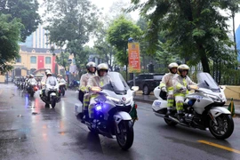 Lễ giễu hành, ra quân của các lực lượng, phương tiện của Công an thành phố Hà Nội. Ảnh: Phạm Kiên/TTXVN)