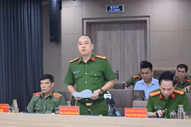  Đại tá Nguyễn Đức Long, Phó Giám đốc Công an thành phố Hà Nội phát biểu tại buổi họp báo. (Ảnh: Bộ Công an)