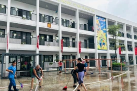 Trường học Hà Nội khẩn trương dọn dẹp sau mưa ngập, sẵn sàng đón học sinh trở lại