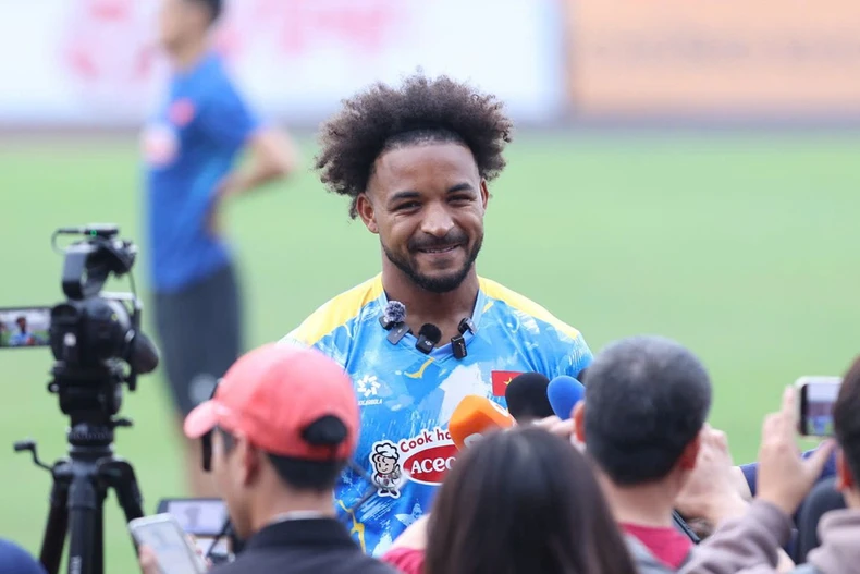 Tiền đạo Nguyễn Xuân Son tái xuất Đội tuyển Việt Nam sau gần một năm vắng bóng vì chấn thương. (Ảnh: VFF)