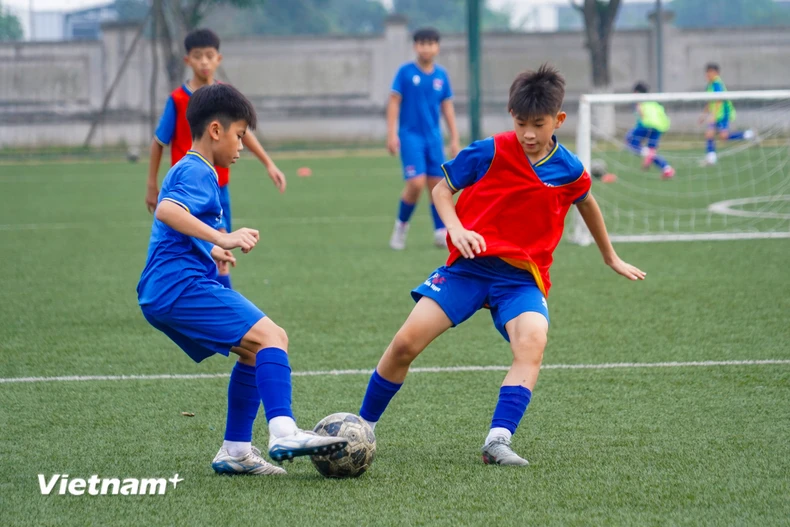 Ngày tập luyện của những “Hiểu Minh, Thanh Nhàn” nhí tại đội U12-PVF 