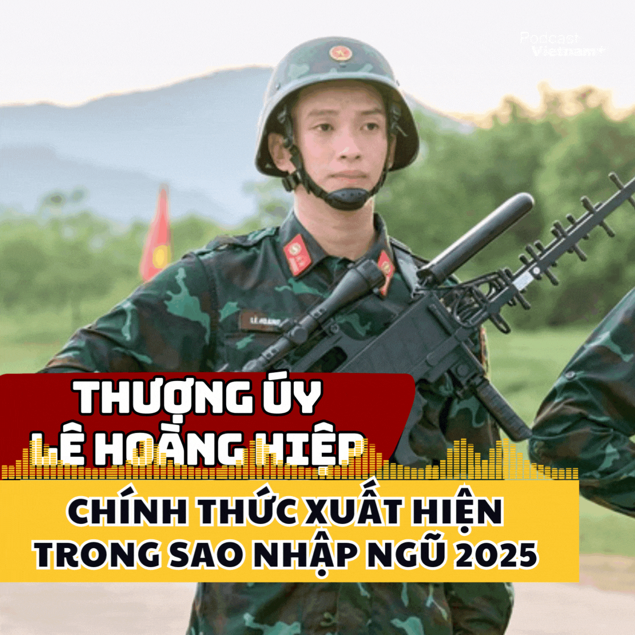 Thượng úy Lê Hoàng Hiệp rước cờ trong đội hình duyệt binh Lữ đoàn Tác chiến điện tử