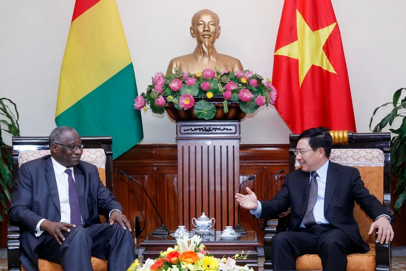 Phó Thủ tướng, Bộ trưởng Bộ Ngoại giao Phạm Bình Minh tiếp Bộ trưởng Ngoại giao Guinea. (Ảnh: Lâm Khánh/TTXVN)