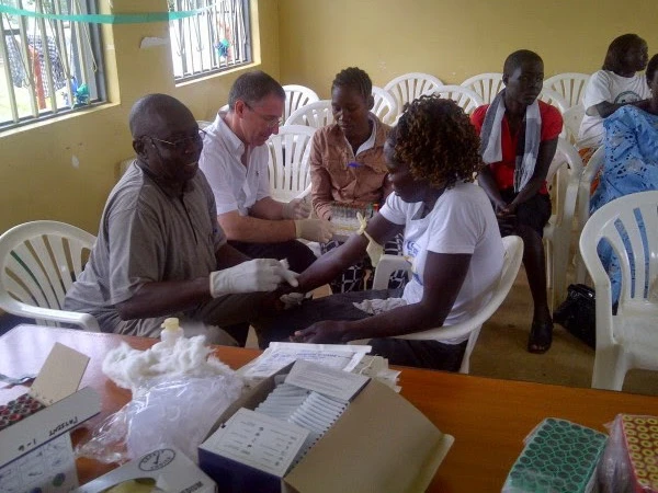 Một bác sỹ Israel đi đầu trong cuộc chiến chống lại virus Ebola 