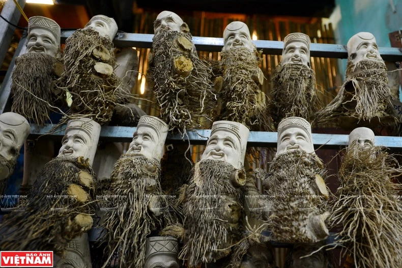 Chiêm ngưỡng những bức tượng chân dung cổ quái và kỳ lạ từ gốc tre