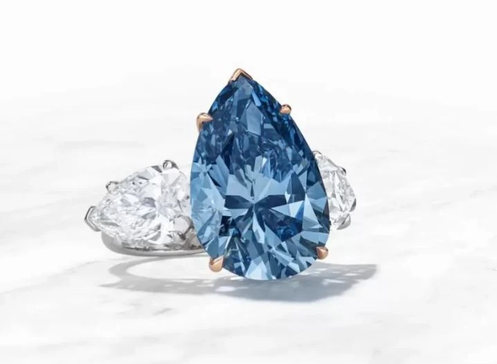 Chiếc nhẫn gắn viên kim cương quý hiếm Bleu Royal có giá 50 triệu USD