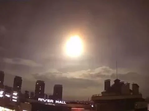 Bí ẩn quầng sáng xuất hiện trên bầu trời thủ đô Kiev của Ukraine