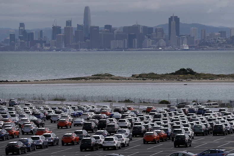 Ôtô mới tại kho bãi gần cảng Richmond, California, Mỹ. (Ảnh: AFP/ TTXVN)