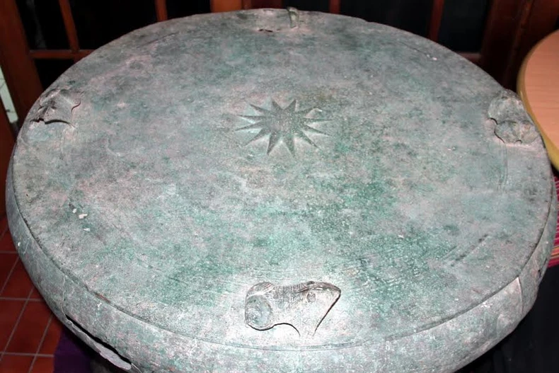 Mặt trống. (Ảnh: Trung Sơn/Vietnam+)