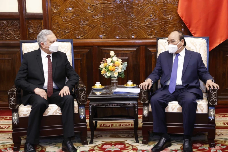 Chủ tịch nước Nguyễn Xuân Phúc tiếp Đại sứ Guatemala Carlos Humberto Jiménez Licona. (Ảnh: Thống Nhất/TTXVN) 