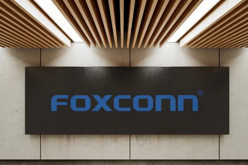 Foxconn, còn được gọi bằng tên chính thức là Hon Hai Precision Industry, là nhà sản xuất thiết bị điện tử theo hợp đồng lớn nhất thế giới và lắp ráp thiết bị cho các công ty công nghệ lớn, trong đó có Apple. (Nguồn: Techinasia)