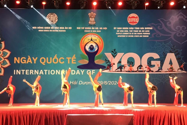 Màn đồng diễn ấn tượng kỷ niệm 10 năm Ngày Quốc tế Yoga tại Hải Dương