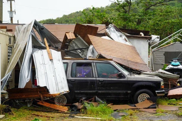 Cảnh tàn phá do bão Ernesto tại Fajardo, Puerto Rico, ngày 14/8. (Ảnh: Getty Images/TTXVN)
