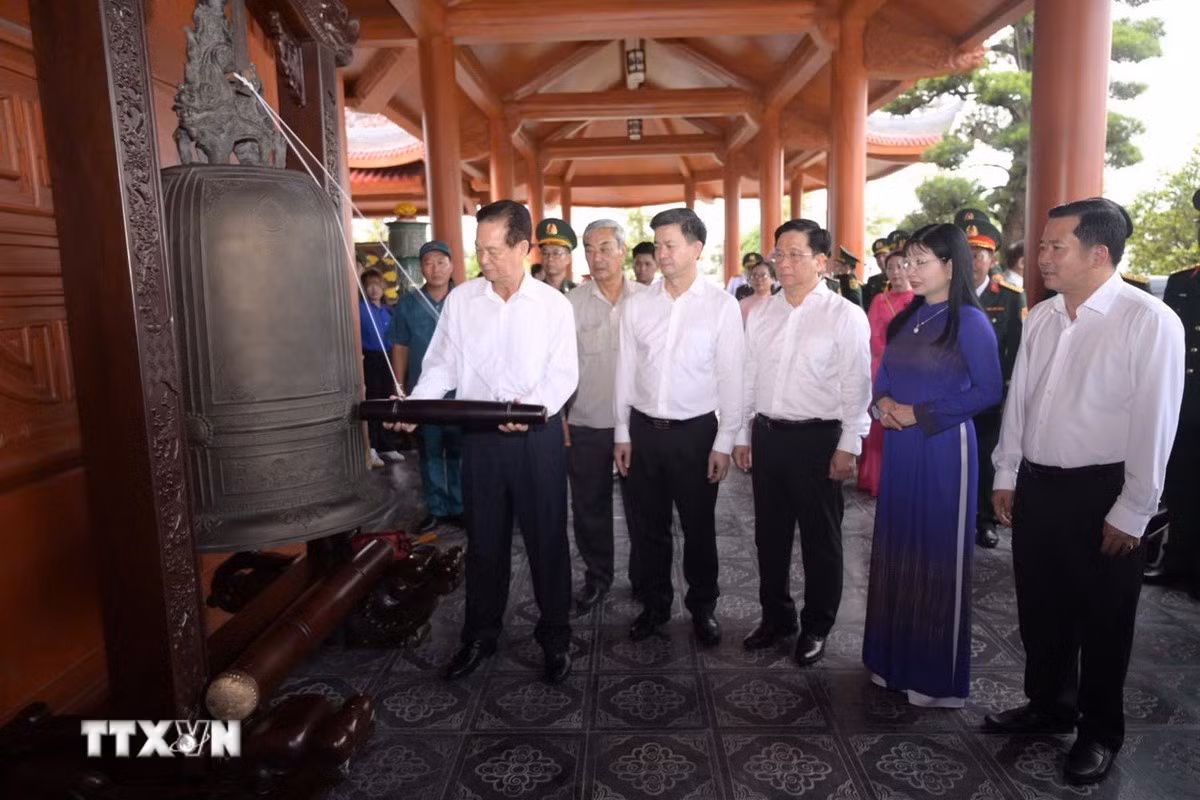 ttxvn-an-giang-lan-dau-to-chuc-le-gio-cac-anh-hung-liet-si-va-nguoi-co-cong2.jpg