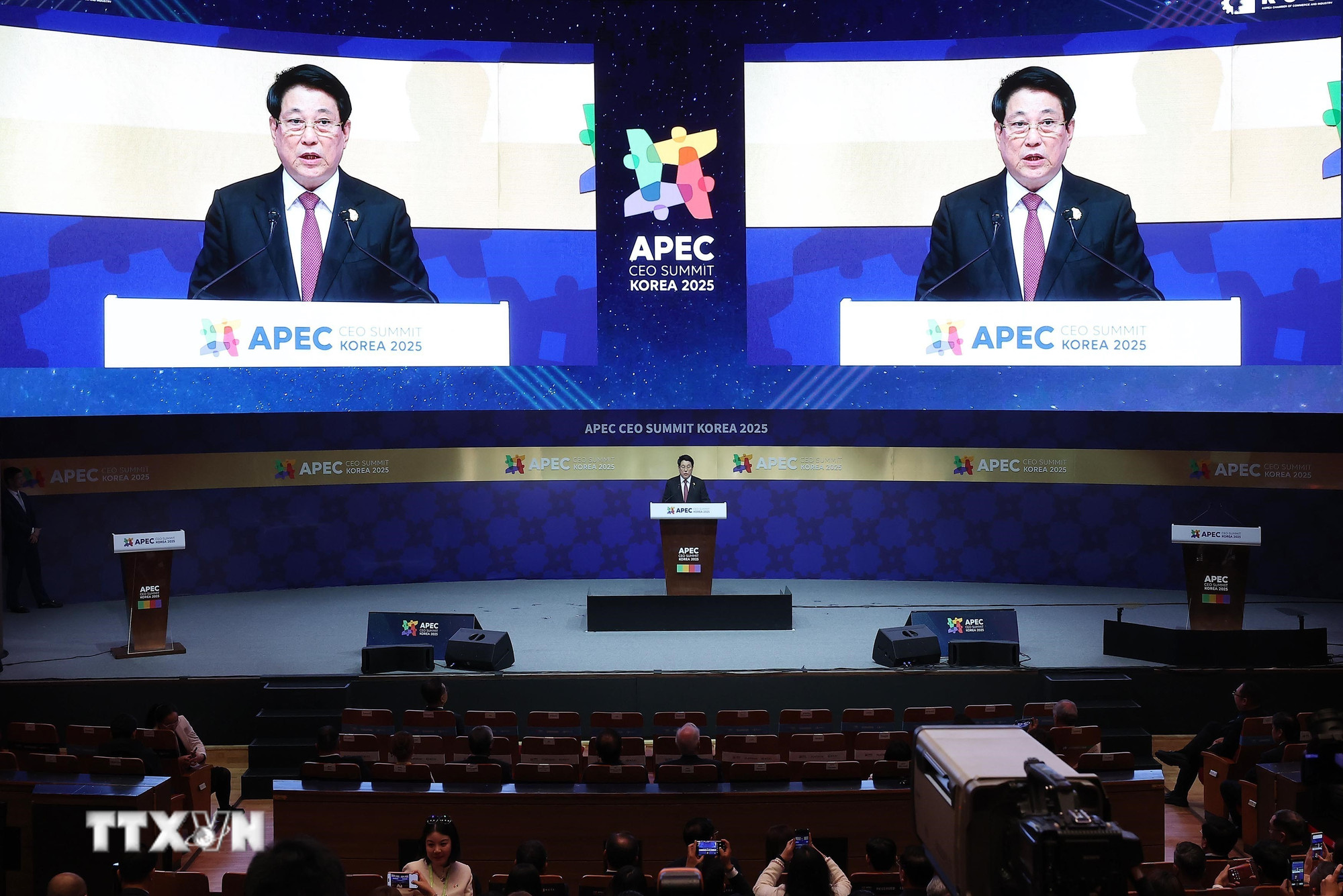 ttxvn-chu-tich-nuoc-luong-cuong-phat-bieu-tai-hoi-nghi-thuong-dinh-doanh-nghiep-apec-2025.jpg