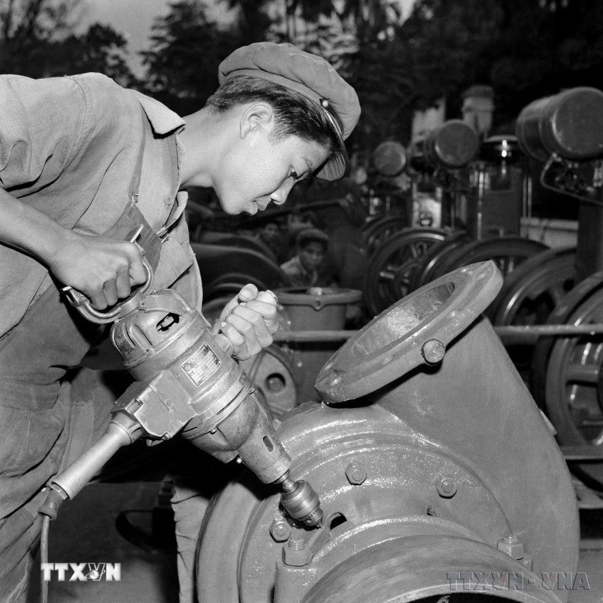 ttxvn-ouvriers-de-l-usine-de-machines-duyen-hai-hai-phong.jpg