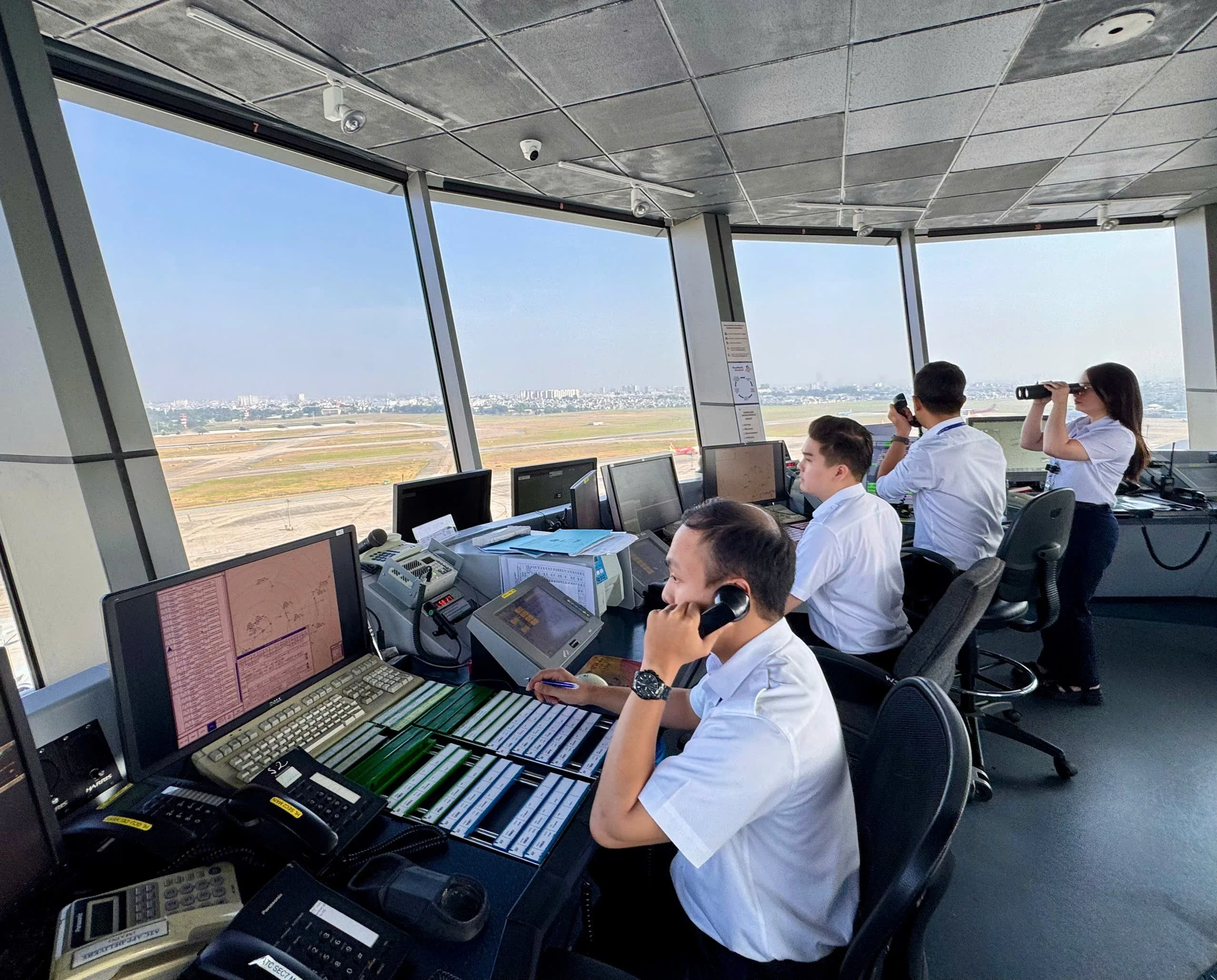 Sân bay Tân Sơn Nhất đón lượng khách kỷ lục, kích hoạt phương án điều hành cao điểm