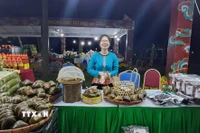 Các sản phẩm vùng miền, OCOP được bày bán tại hội chợ. (Ảnh Phương Anh/TTXVN)