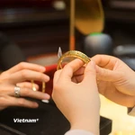 Giá vàng trong nước tuần trước biến động mạnh. (Ảnh: Hoài Nam/Vietnam+)