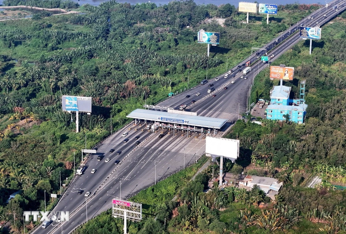 Phối Hợp Cung Ứng Xăng Dầu Trên Cao Tốc TP.HCM - Long Thành - Dầu Giây