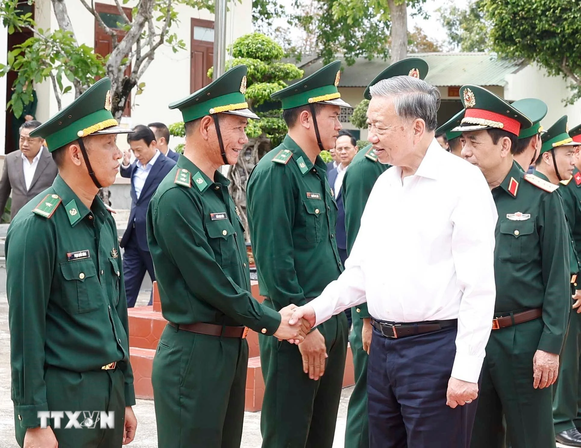 Tổng Bí thư Tô Lâm thăm, chúc Tết cán bộ, chiến sĩ Đồn Biên phòng Ea H'leo