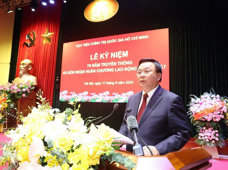 Giáo sư-Tiến sỹ Nguyễn Xuân Thắng, Ủy viên Bộ Chính trị, Giám đốc Học viện Chính trị Quốc gia Hồ Chí Minh, Chủ tịch Hội đồng Lý luận Trung ương đọc Diễn văn tại Lễ kỷ niệm. (Ảnh: Trí Dũng/TTXVN)