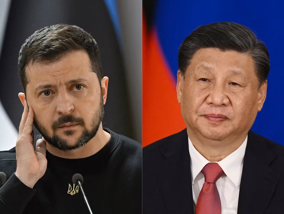 Ngày 26/4/2023, Chủ tịch Trung Quốc Tập Cận Bình (phải) và Tổng thống Ukraine Volodymyr Zelensky đã có cuộc điện đàm đầu tiên kể từ khi xảy ra xung đột giữa Ukraine và Nga năm ngoái. (Ảnh: AFP/TTXVN)