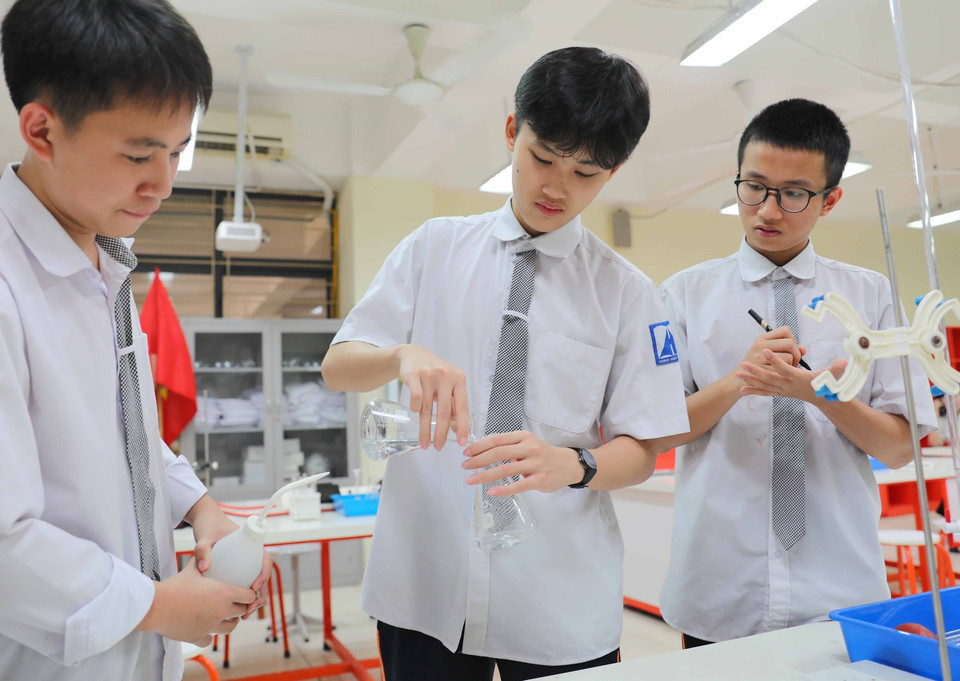 Ra đời và phát triển trong thời kỳ đất nước đổi mới, gần 40 năm qua, trường THPT chuyên Hà Nội- Amsterdam đã tạo được cho mình một hướng đi đúng, một khí thế phát triển mạnh mẽ để tiến vào thế kỷ XXI, xứng đáng là Trường THPT chuyên trọng điểm quốc gia, ngang tầm quốc tế.(Ảnh: Thanh Tùng/TTXVN)
