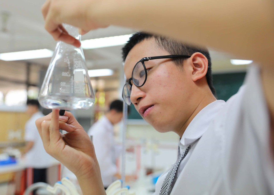 Nhà trường phấn đấu trở thành trung tâm đào tạo nhân tài của Thủ đô và cả nước; là nơi phát hiện những học sinh có tư chất thông minh, có năng khiếu để đào tạo bồi dưỡng.(Ảnh: Thanh Tùng/TTXVN)