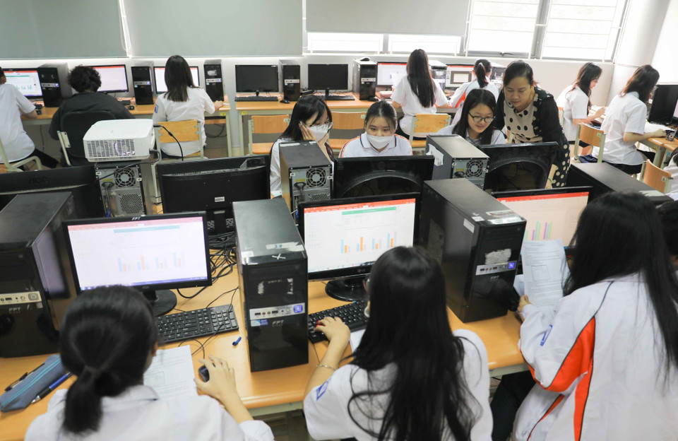 Ra đời và phát triển trong thời kỳ đất nước đổi mới, gần 40 năm qua, trường THPT chuyên Hà Nội- Amsterdam đã tạo được cho mình một hướng đi đúng, một khí thế phát triển mạnh mẽ để tiến vào thế kỷ XXI, xứng đáng là Trường THPT chuyên trọng điểm quốc gia, ngang tầm quốc tế.(Ảnh: Thanh Tùng/TTXVN)