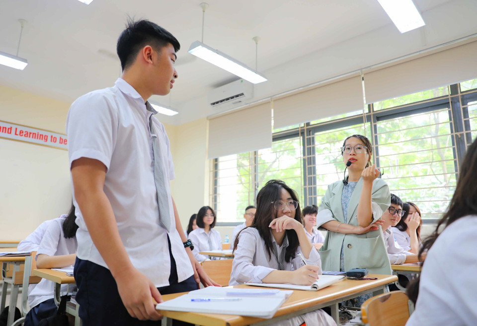 Với những thành tích xuất sắc đã đạt được, thầy và trò trường THPT chuyên Hà Nội- Amsterdam đã được Đảng, Nhà nước và Chính phủ tặng nhiều Huân chương, danh hiệu và phần thưởng cao quý.(Ảnh: Thanh Tùng/TTXVN)