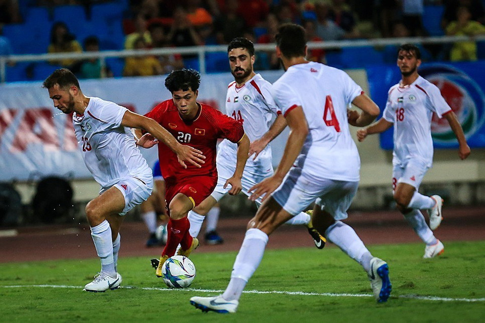 Tiền đạo Nguyễn Công Phượng cùng lứa cầu thủ đầu tiên của Hoàng Anh Gia Lai mới ngày nào có màn ra mắt người hâm mộ cả nước trong đội hình U19, giờ đã là những nòng cốt của đội tuyển quốc gia. (Ảnh: Trọng Đạt/TTXVN)